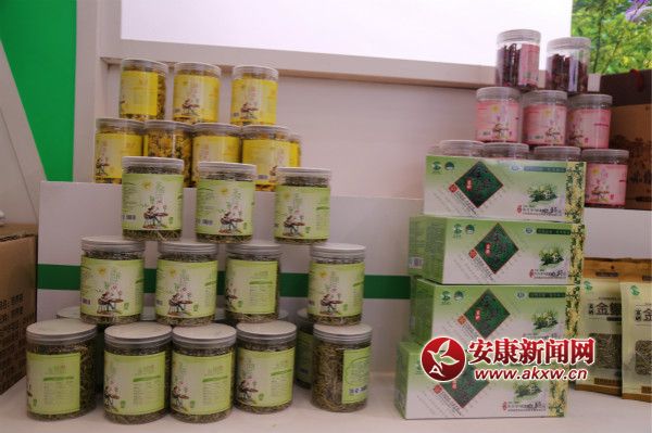 hꎸʳƷ“”ɞ鱊οُ͓“c(din)”        z_meitu_17.jpg